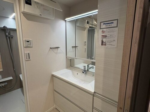 収納は助かりますね♪家族専用、着替え・タオル何でも収納◎(風呂)