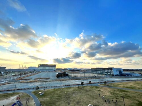 目の前に学校や公園があるのでお子様が遊んでいる様子も確認できますね！