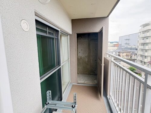 ベランダに収納はレア！！収納の少ないマンションにはメリットしかありません！！！！